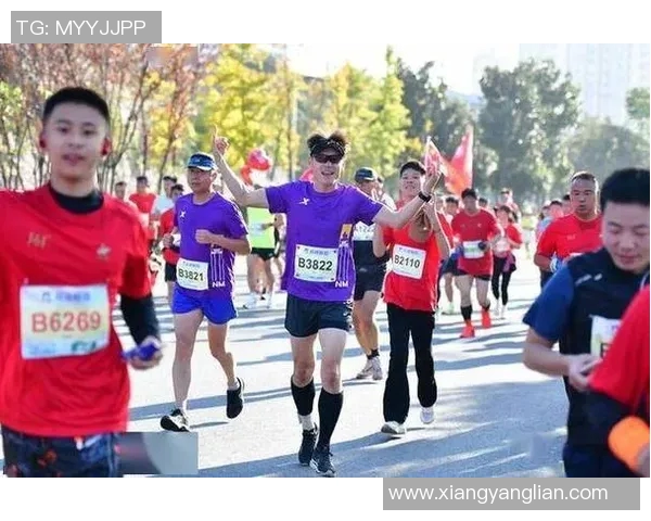 深圳城市马拉松点评：极限运动队默契配合展现团队精神与竞技魅力